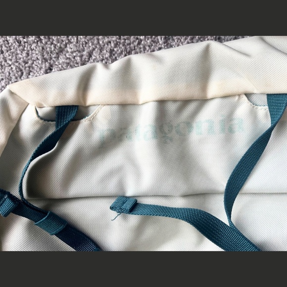 Patagonia Atom Sling Bag White and Teal - Picture 2 of 8